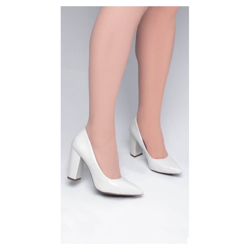 Scarpin Off White Bico Fino Salto Grosso 8,5 (2025-00C)