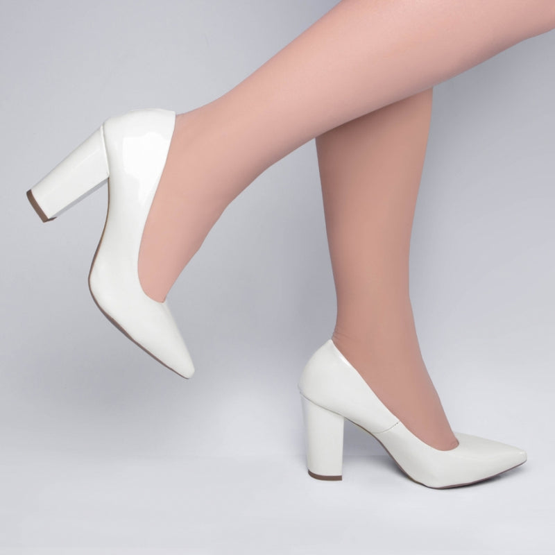 Scarpin Off White Bico Fino Salto Grosso 8,5 (2025-00C)